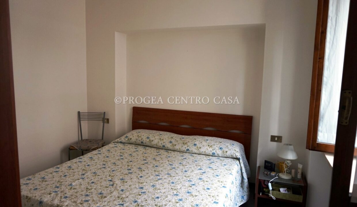 appartamento-bilocale-in-affitto-a-bergamo-camera