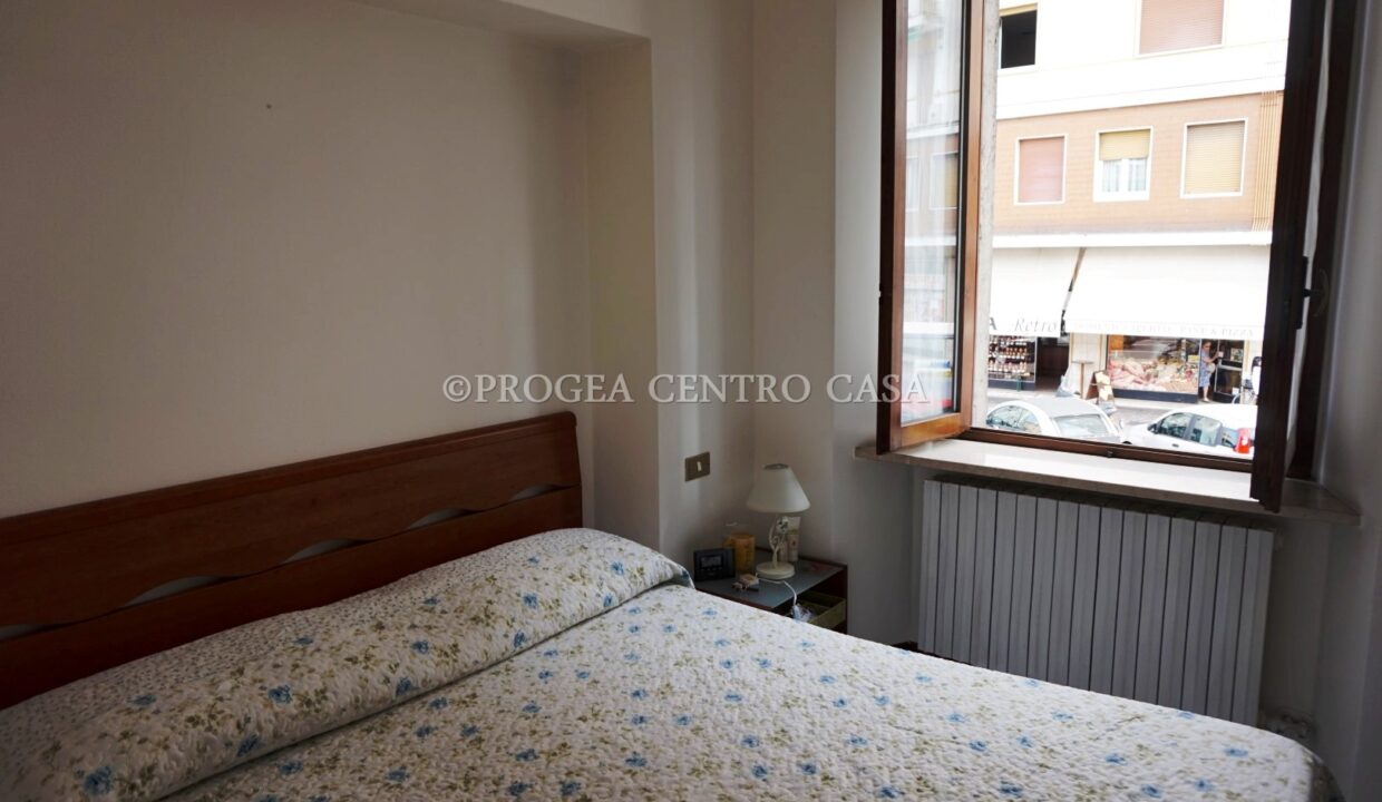 appartamento-bilocale-in-affitto-a-bergamo-camera-2