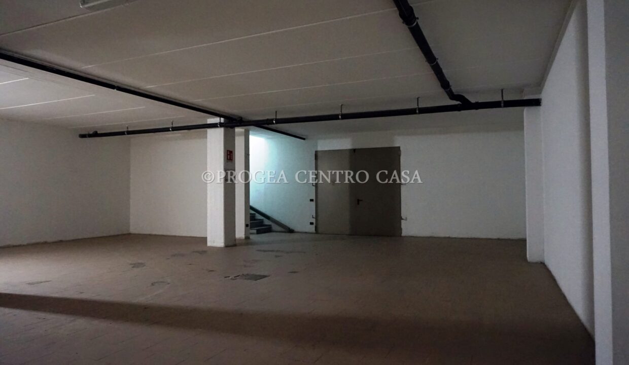 negozio-in-vendita-a-zanica-magazzino-3