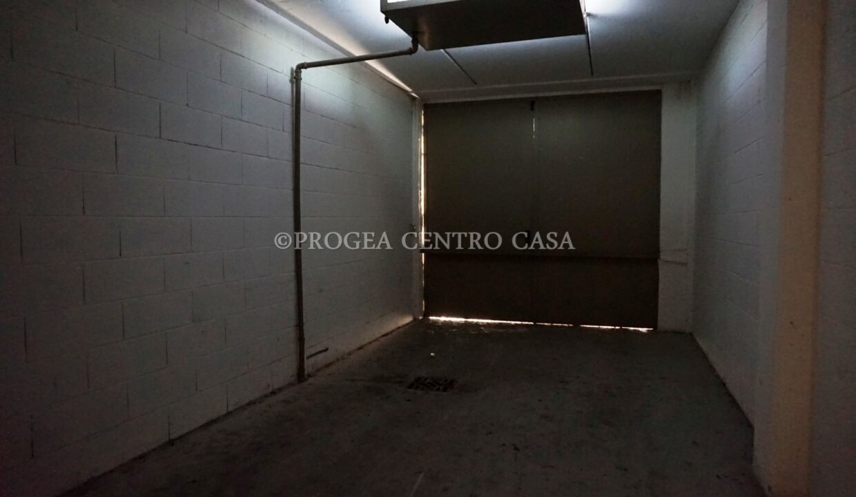 negozio-in-vendita-a-zanica-magazzino-4