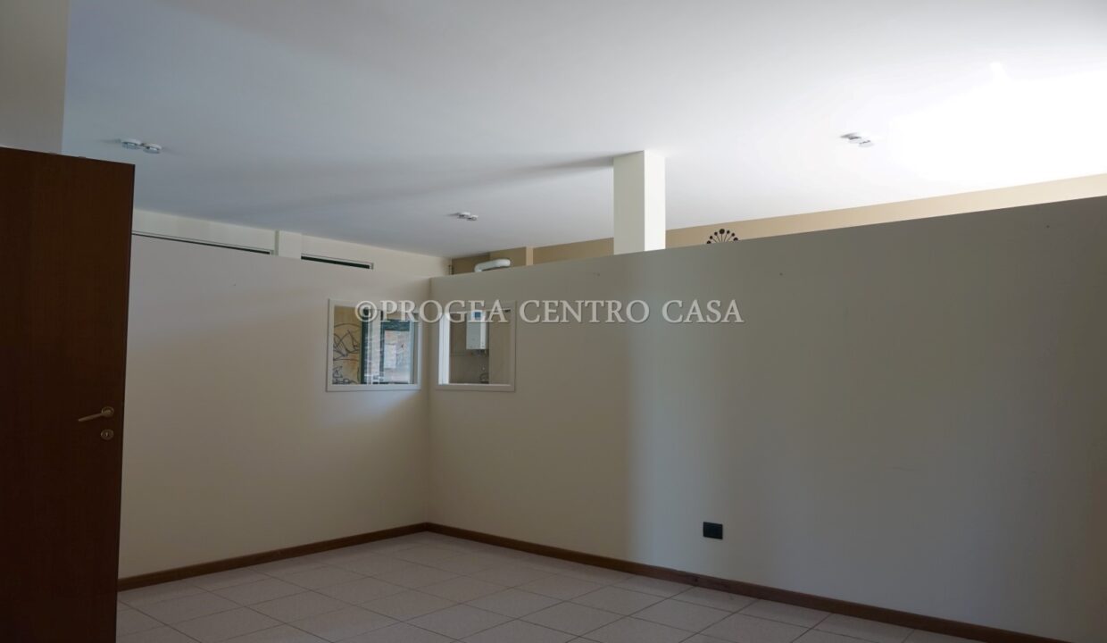 negozio-in-vendita-a-zanica-ufficio