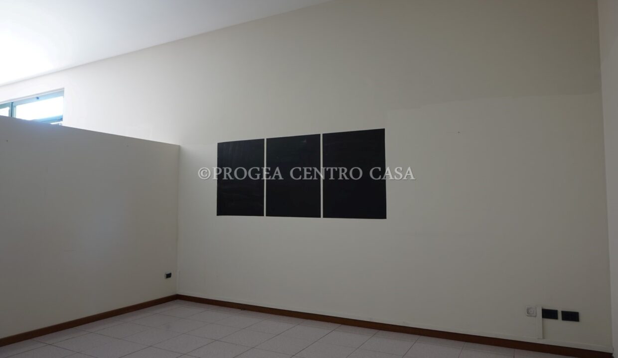 negozio-in-vendita-a-zanica-ufficio-3