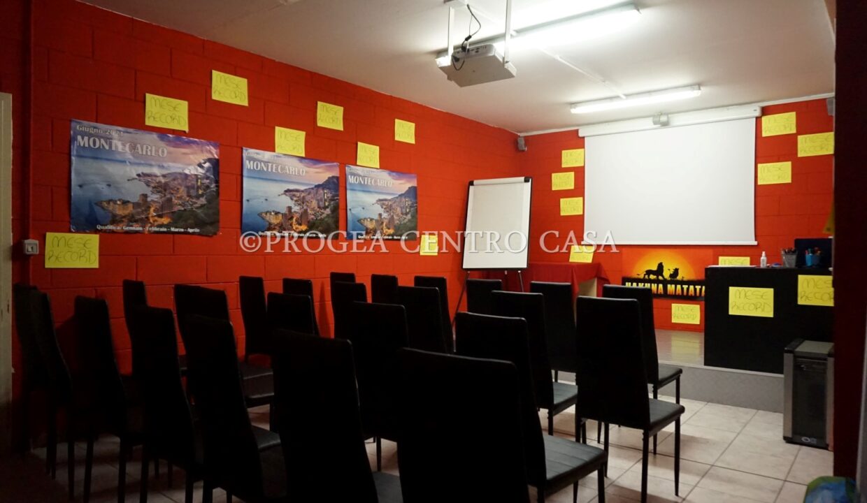 ufficio-in-affitto-a-treviolo-vetrinato-sala-meeting