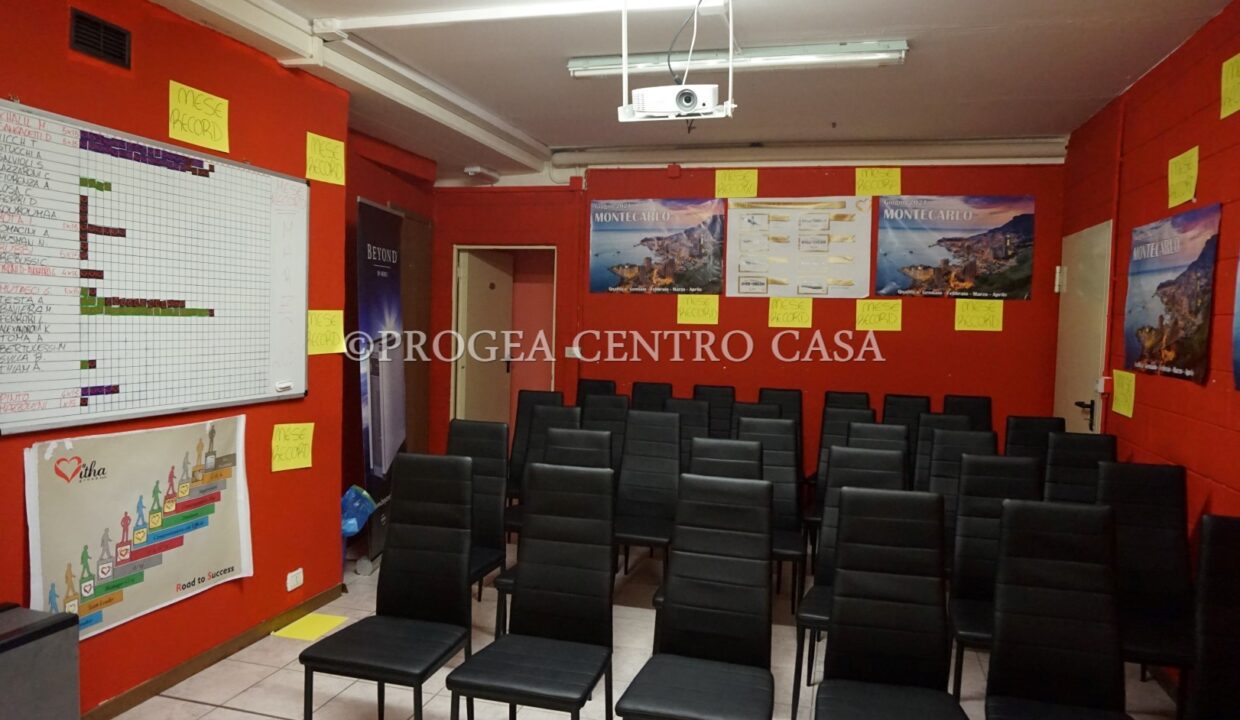 ufficio-in-affitto-a-treviolo-vetrinato-sala-meeting-2