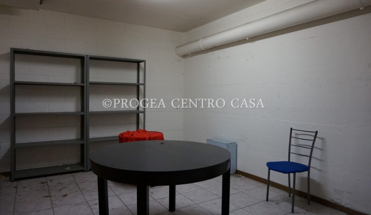 ufficio-in-affitto-a-treviolo-vetrinato-magazzino-2