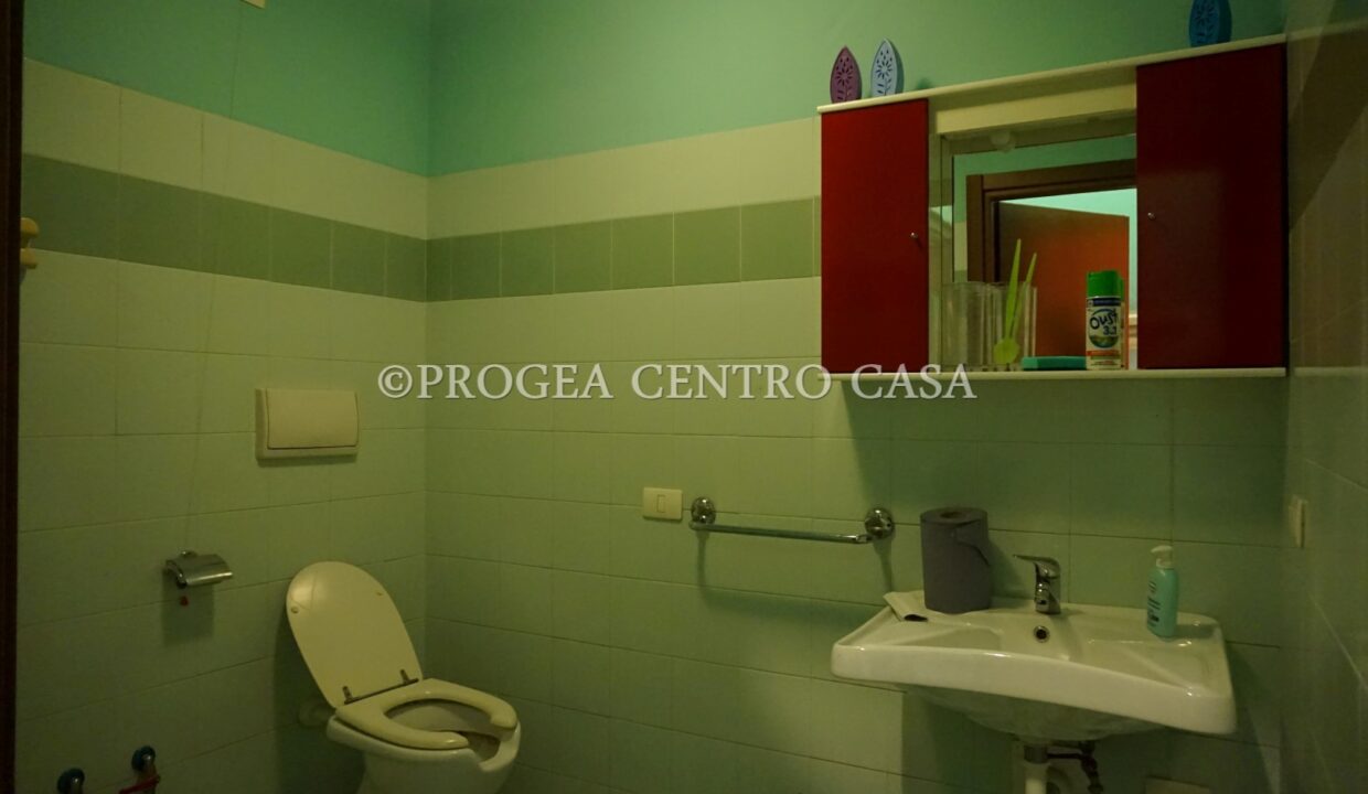 ufficio-in-affitto-a-treviolo-vetrinato-bagno
