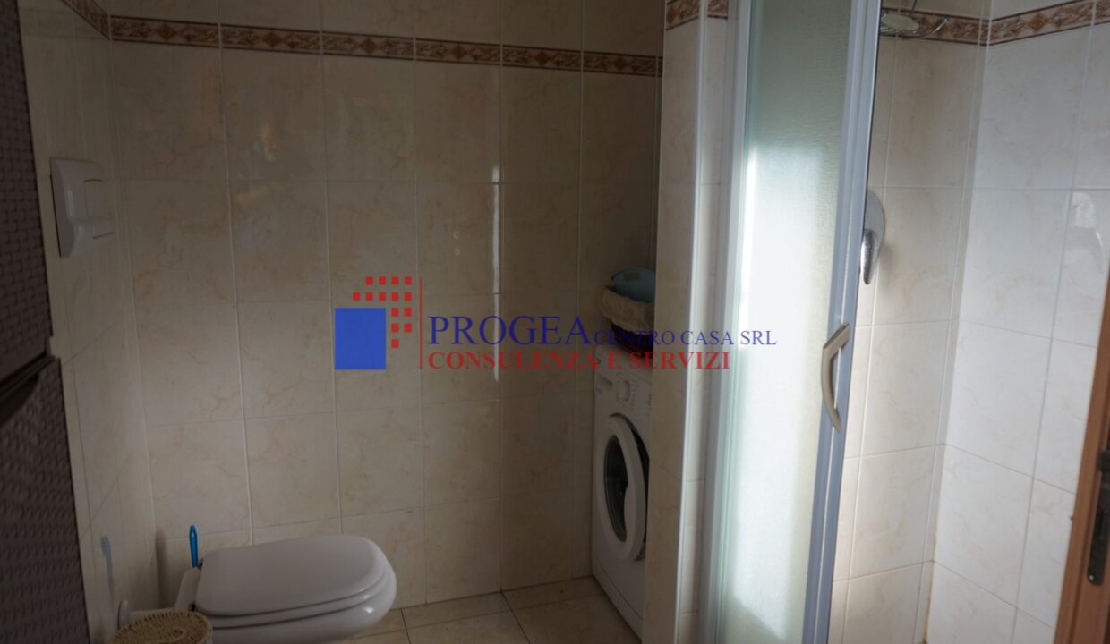 bilocale-arredato-in-affitto-ad-albano-bagno-2