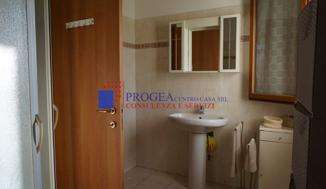 bilocale-arredato-in-affitto-ad-albano-bagno-3