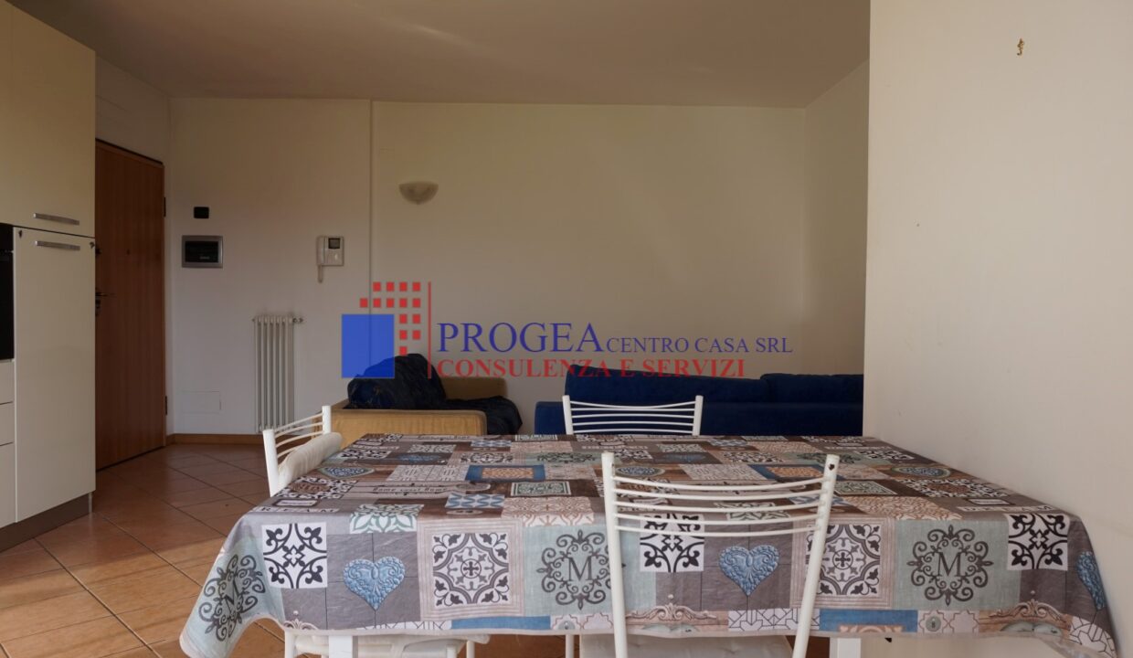 bilocale-arredato-in-affitto-ad-albano-soggiorno-2