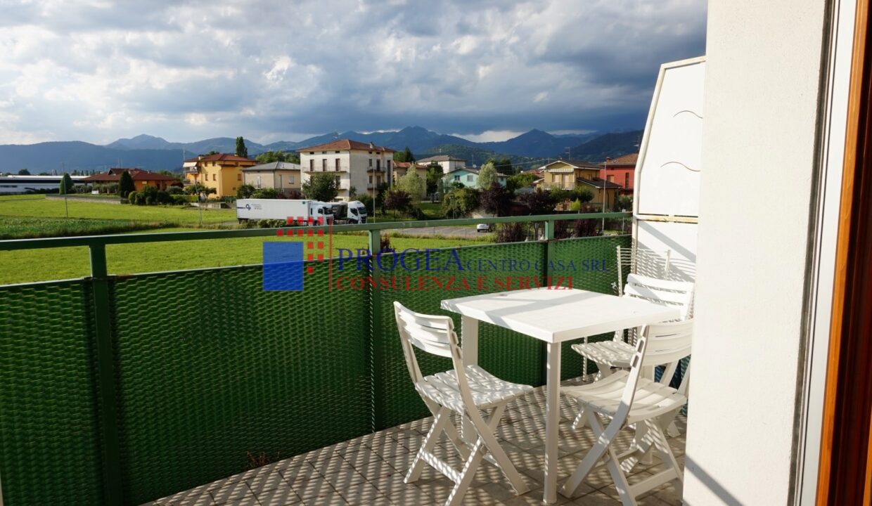 bilocale-arredato-in-affitto-ad-albano-terrazzo