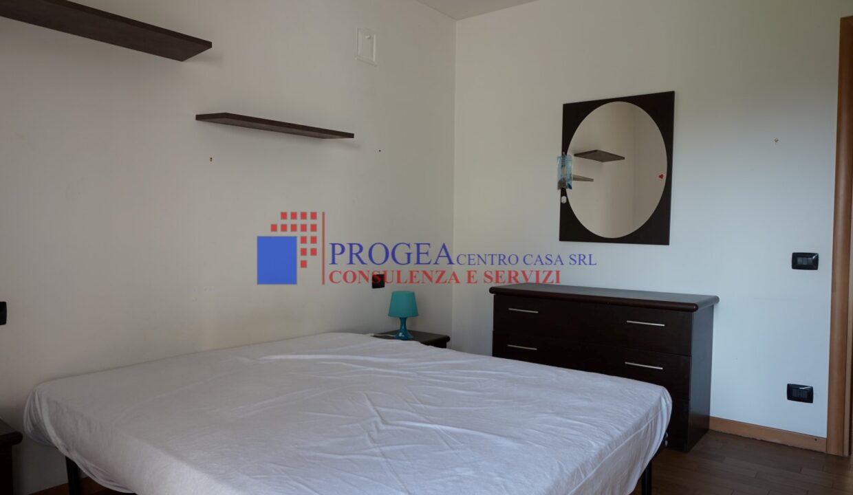 bilocale-arredato-in-affitto-ad-albano-camera-2