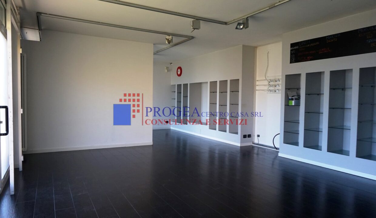 negozio-in-affitto-con-vetrine-albano-sant-alessandro-interno-7