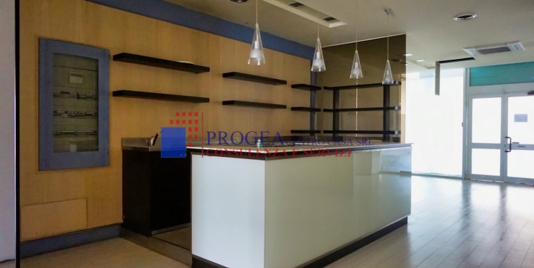 negozio-200-mq-in-affitto-ad-albano-sant-alessandro-interno-2