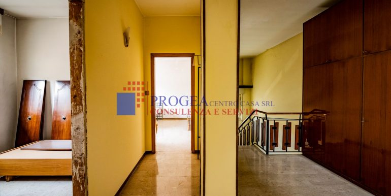 appartamento-su-2-livelli-in-vendita-a-Dalmine-Mariano-corridoio-3
