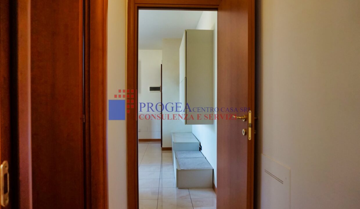 bilocale-arredato-in-affitto-a-dalmine-zona-centrale-2-disimpegno