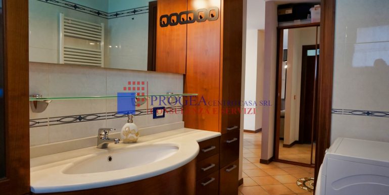 quadrilocale-con-giardino-in-vendita-a-villa-dalme-bagno-2