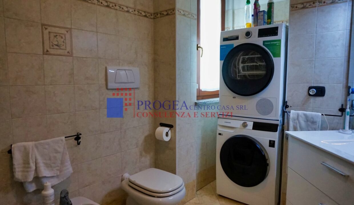 trilocale-parzialmente-arredato-in-affitto-ad-albano-santalessandro-bagno-3