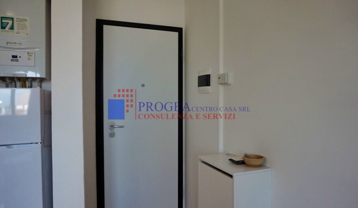 appartamento-bilocale-arredato-in-affitto-azzano-san-paolo-ingresso