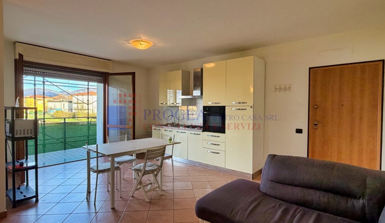 appartamento-bilocale-arredato-in-affitto-ad-albano-santalessandro-3